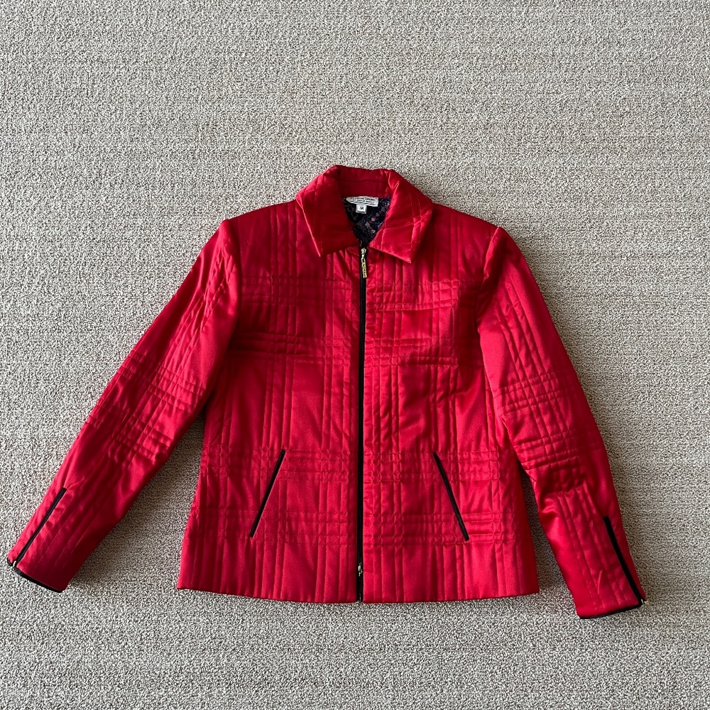 Gorgeous St. John Sport lightweight quilted jacket. Like new, M